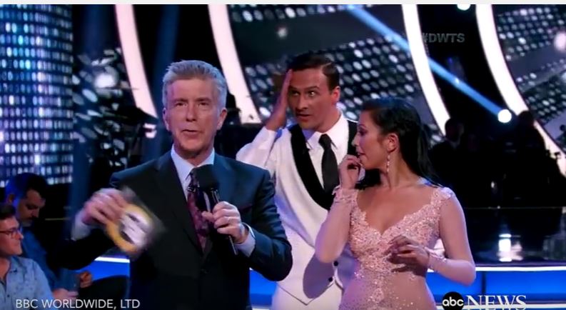 Επιτέθηκαν στη σκηνή του «Dancing With The Stars» στον Λόχτε