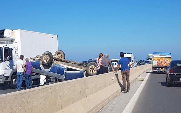 Αγροτικό αυτοκίνητο ανετράπη στην Ηρακλείου &#8211; Χερσονήσου
