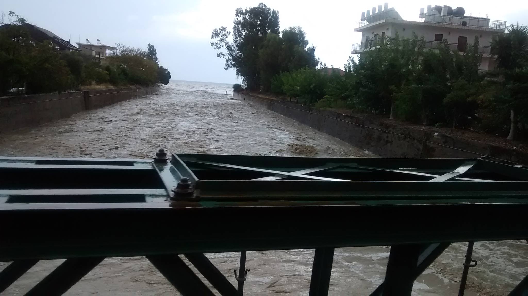 Ξεκίνησε η επέλαση της κακοκαιρίας, ισχυρή καταιγίδα χτυπάει την Κεφαλονιά