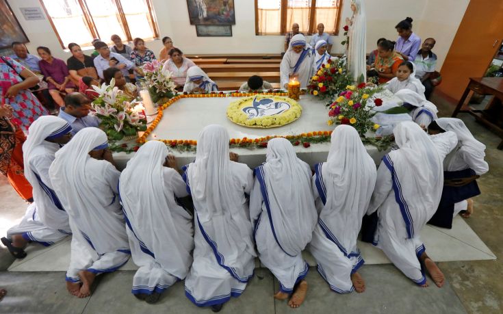 2016-09-05T060747Z_452734951_S1AETZMQLFAA_RTRMADP_3_POPE-MOTHERTERESA 2016-09-05T060747Z_452734951_S1AETZMQLFAA_RTRMADP_3_POPE-MOTHERTERESA