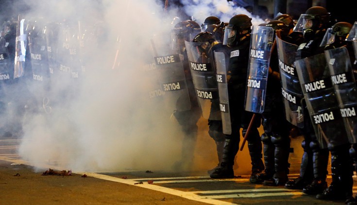 Χάος και φήμες για νεκρό διαδηλωτή από πυρά αστυνομικών στη Βόρεια Καρολίνα