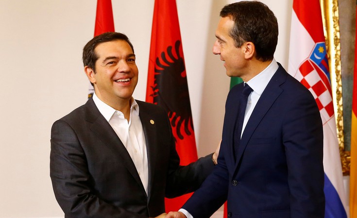 Τσίπρας: Όποιος θέλει επαναπροωθήσεις στη θάλασσα να το θέσει ανοιχτά