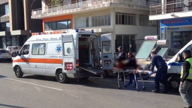 Έχασε τον έλεγχο, ανέβηκε στο πεζοδρόμιο και χτύπησε γυναίκα