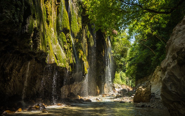 Στο μαγευτικό φαράγγι «Πάντα Βρέχει» στην Ευρυτανία