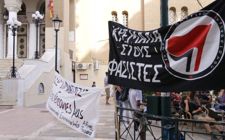 Σε εξέλιξη αντιφασιστική συγκέντρωση στον Αγ. Παντελεήμονα