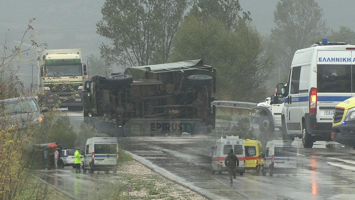 Ανατροπή στρατιωτικού οχήματος στα Ιωάννινα