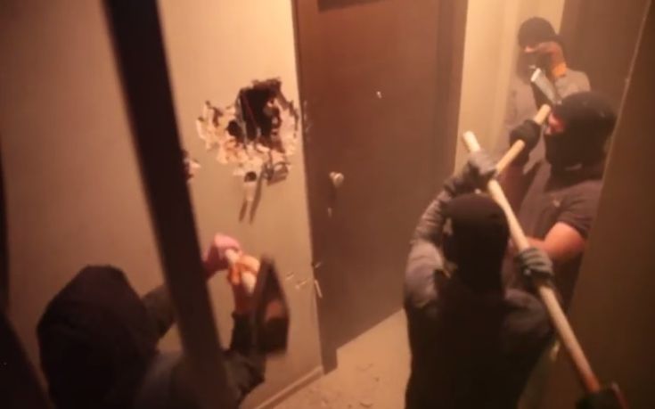 Βίντεο- ντοκουμέντο από επίθεση αναρχικών σε γραφεία ακροδεξιού κόμματος
