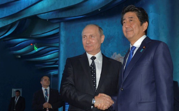 Λύση για το θέμα των επίμαχων νησιών στον Ειρηνικό θέλουν Ρωσία και Ιαπωνία
