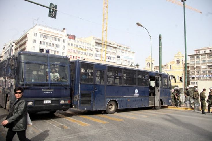 ΜΑΤ στον κέντρο του Πειραιά