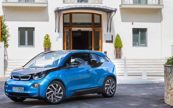 Δοκιμάσαμε τη νέα έκδοση του ηλεκτρικού BMW i3 με μεγαλύτερη μπαταρία