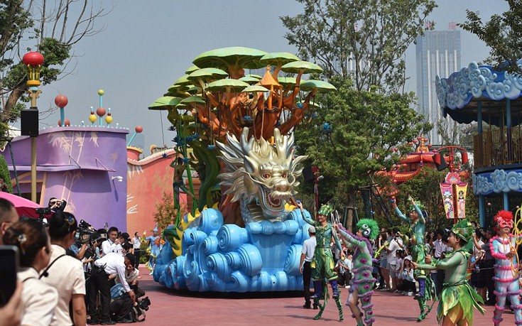 Το κινεζικό θεματικό πάρκο των 4,5 δισ. που θα ανταγωνιστεί τη Disney