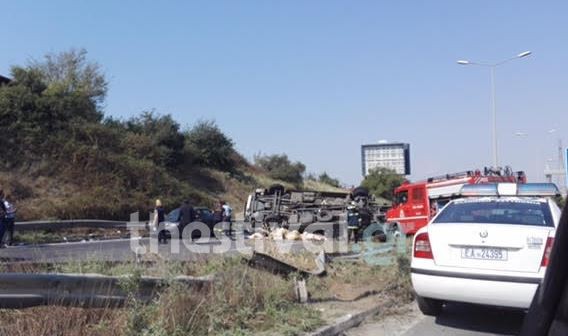 Ανατροπή νταλίκας με έναν νεκρό και τραυματίες στη Θεσσαλονίκη