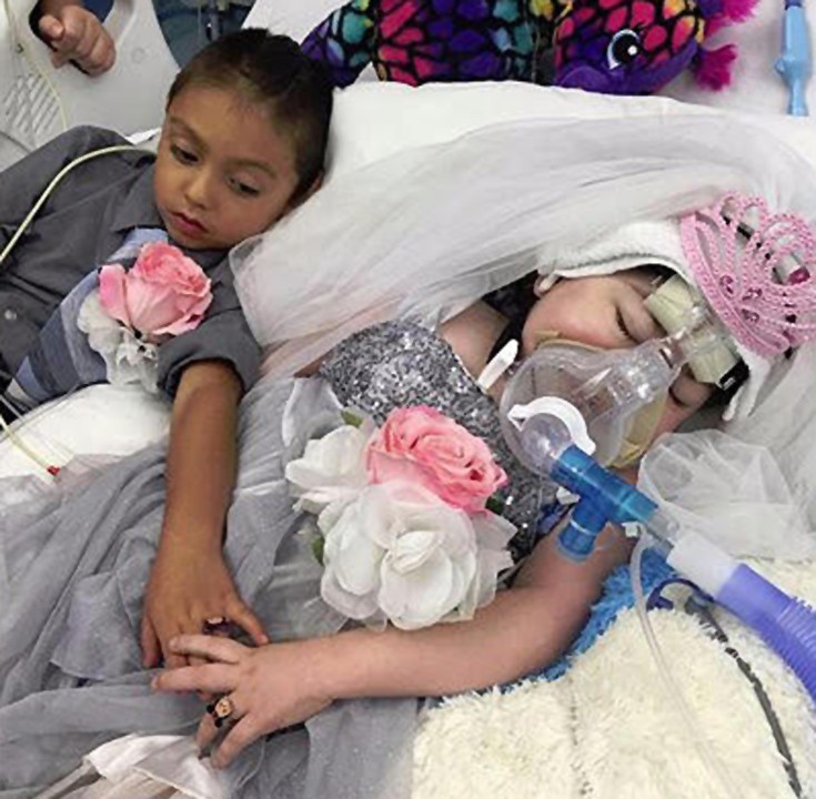 Πεντάχρονη «παντρεύτηκε» τον καλύτερό της φίλο λίγες ώρες πριν το θάνατό της