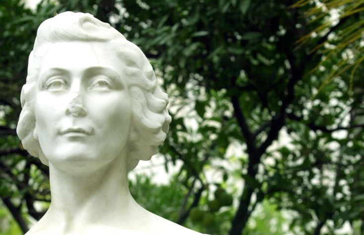 Βανδάλισαν την προτομή της Λέλας Καραγιάννη στην Τοσίτσα