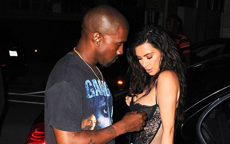 Με μαύρο δαντελωτό τοπ η Kim Kardashian σε βραδινή έξοδο