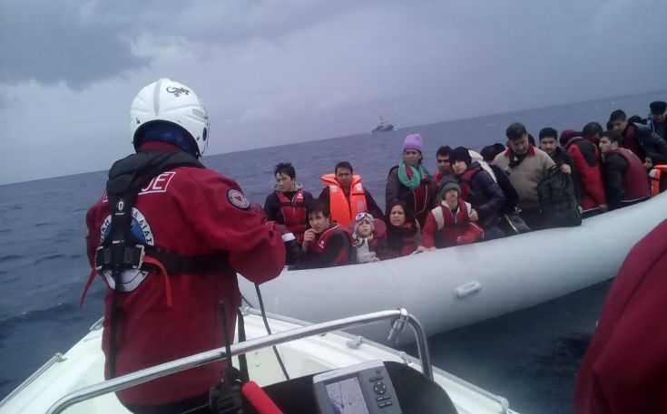 Εντοπίστηκε ακυβέρνητη βάρκα με 32 μετανάστες σε παραλία της Αλεξανδρούπολης