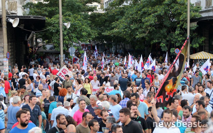 Σε εξέλιξη συλλαλητήριο του ΠΑΜΕ στο κέντρο της Αθήνας ενόψει ΔΕΘ
