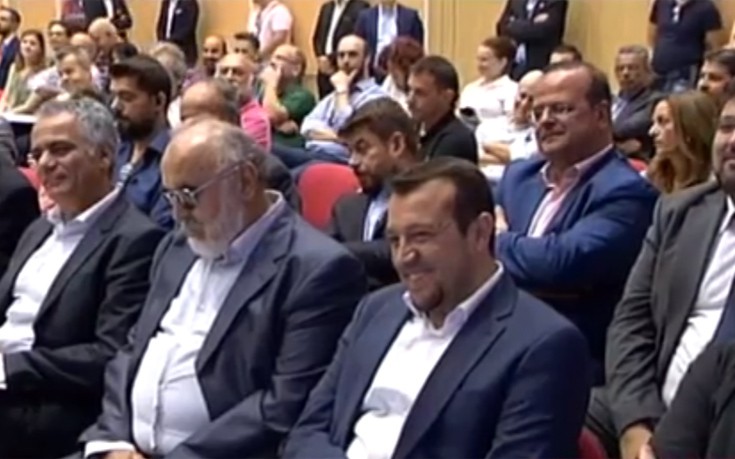 Τσίπρας: Αν δείτε τον Παππά να του πείτε ότι δεν αποφασίζει αυτός αν θα αλλάξει υπουργείο