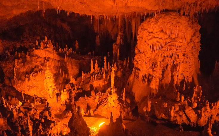 Σπήλαιο Περάματος, ένας μυθικός κόσμος δίπλα στην ειδυλλιακή λίμνη