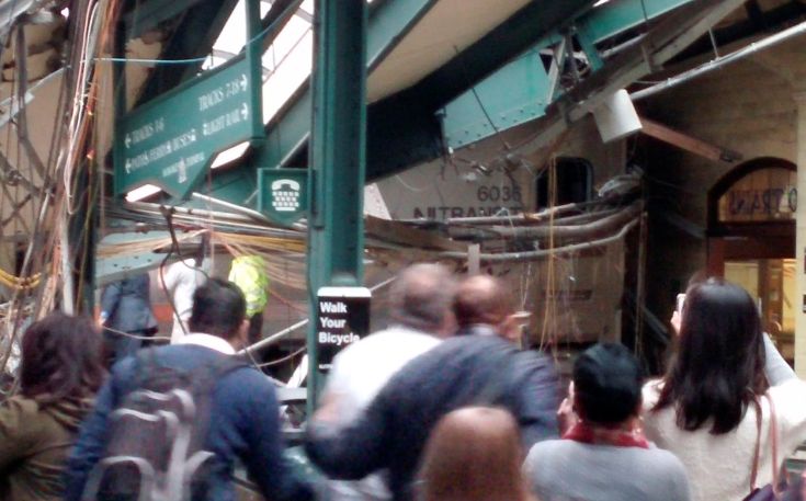Τρένο προσέκρουσε σε σταθμό στο Νιου Τζέρσι