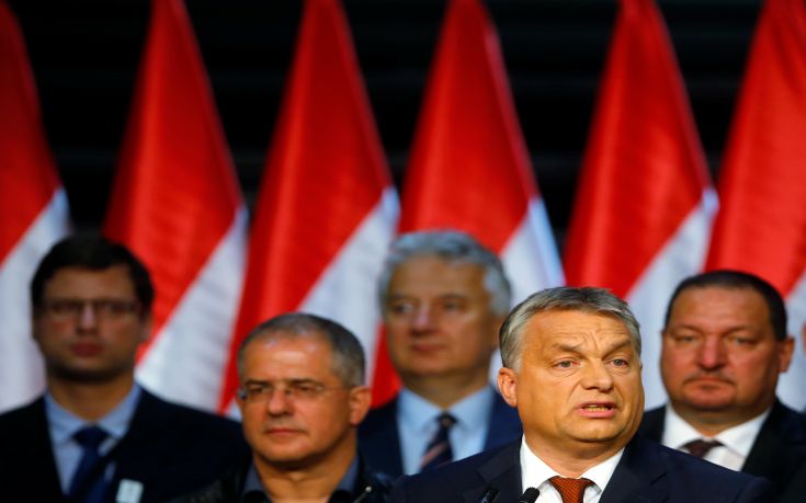 Αναθεωρεί το Σύνταγμα μετά το δημοψήφισμα η Ουγγαρία
