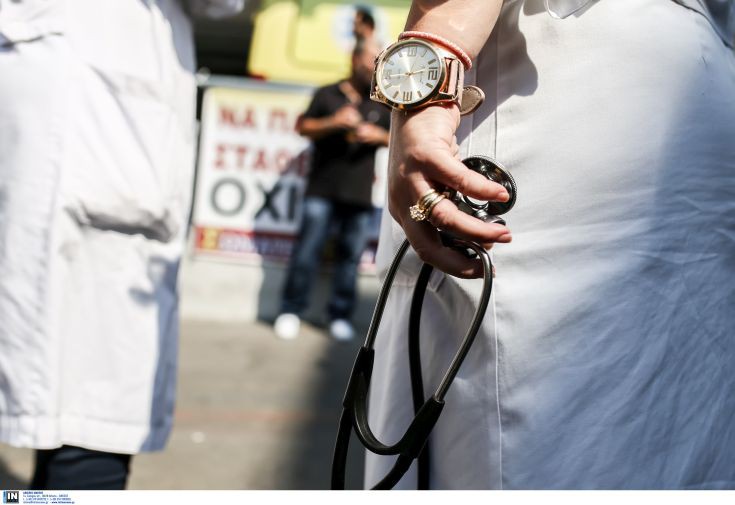 Αυξήσεις στους μισθούς των γιατρών εξετάζει η κυβέρνηση