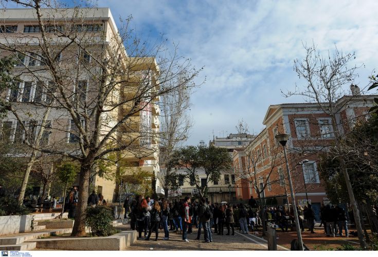 Λοκ άουτ και ένταση στη Νομική Σχολή Αθηνών