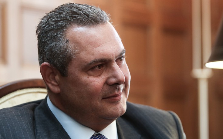 Ευχές Καμμένου για τις γυναίκες και τριαντάφυλλα στο Twitter