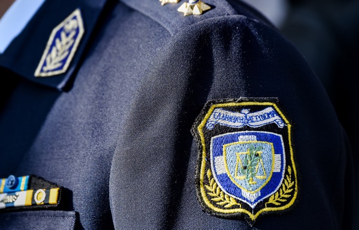 Σε διαθεσιμότητα ο αστυνομικός που βρέθηκε χτυπημένος και δεμένος στη Νίκαια