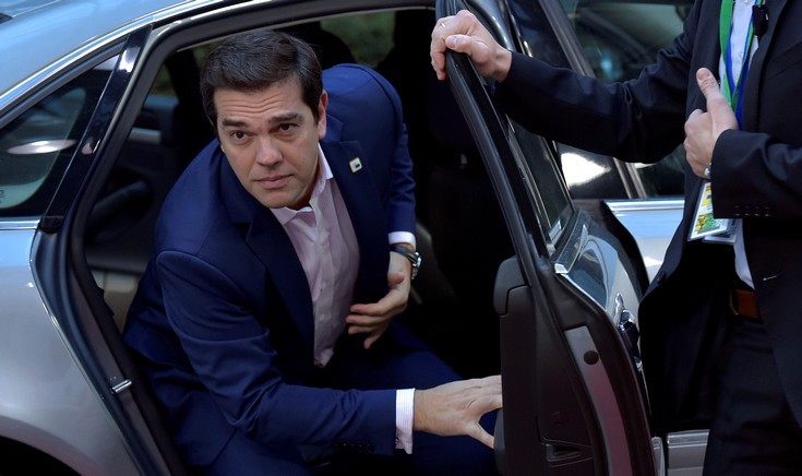 Πρόβα γραβάτας στο Μαξίμου για τον Τσίπρα με παγίδες νέων μέτρων