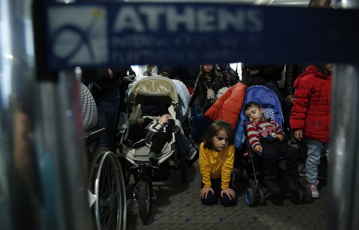 Θυμωμένος ο Μουζάλας για την ασυνέπεια που έχουν δείξει ευρωπαϊοι για τους πρόσφυγες
