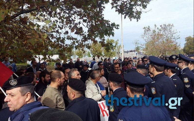 Διαμαρτυρία στη στρατιωτική παρέλαση της Θεσσαλονίκης