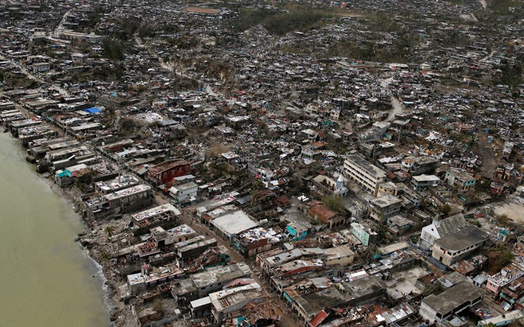Έφτασαν στους 842 οι νεκροί στην Αϊτή από τον τυφώνα Μάθιου