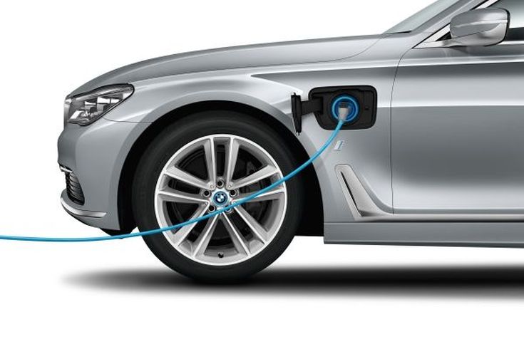 P90219184_lowRes_bmw-740e-iperformanc P90219184_lowRes_bmw-740e-iperformanc