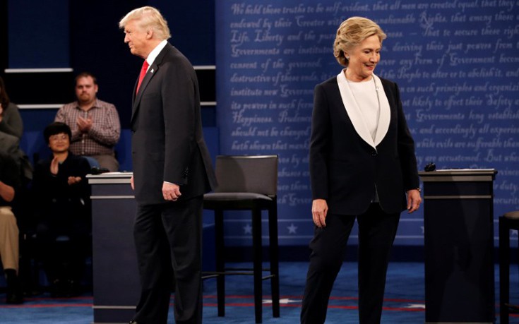 Καρέ- καρέ το «πολεμικό» δεύτερο debate μεταξύ Κλίντον και Τραμπ