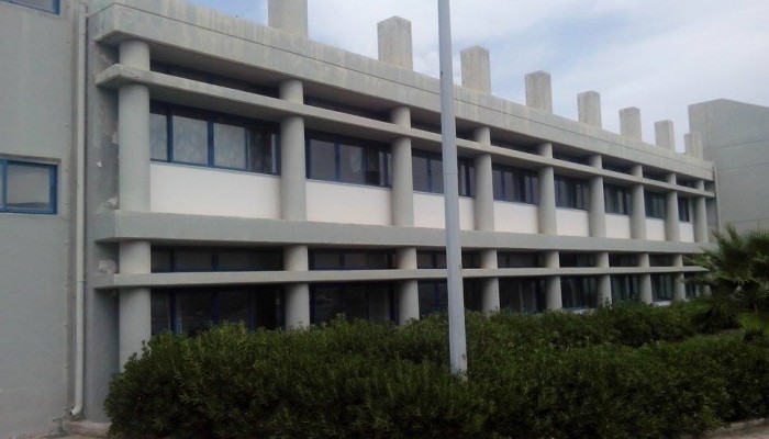 Στην εντατική σπουδαστής που έπεσε από τον 2ο όροφο της Ακαδημίας Εμπορικού Ναυτικού