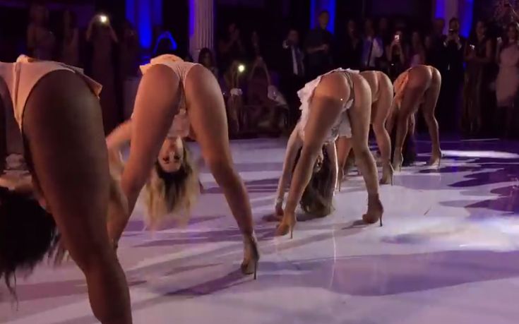 Η χυμώδης νύφη με το διάφανο κορμάκι και το απόλυτο γαμήλιο σόου