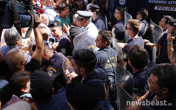 Συγκλονίζει η επιστολή Αστυνομικού των ΥΜΕΤ για τα χημικά στους συνταξιούχους