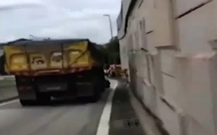 Οδηγός φορτηγού σέρνει για μέτρα άλλο αυτοκίνητο… χωρίς να το καταλάβει!