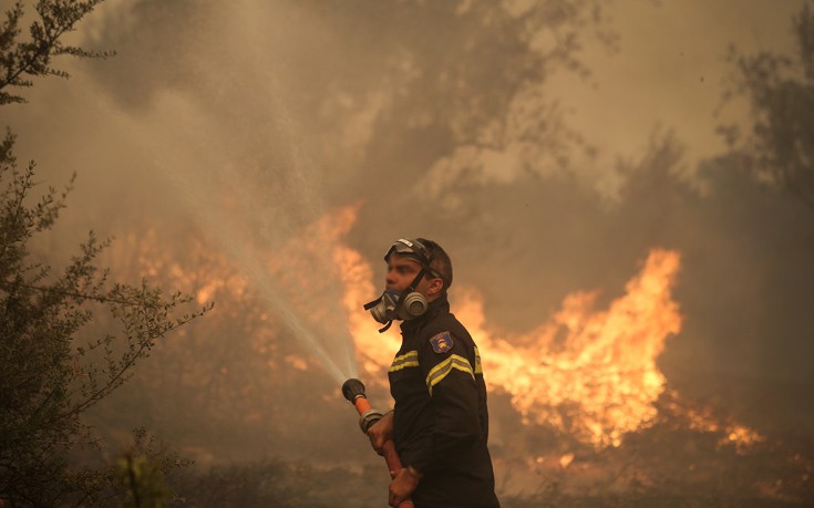 Σε εξέλιξη πυρκαγιά κοντά σε μοναστήρι στη Ζάκυνθο