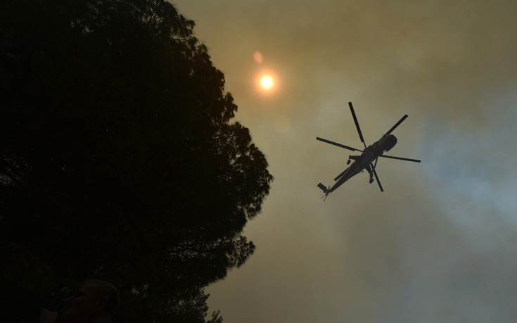 Απειλούνται κατοικίες από την πυρκαγιά στην Άνδρο