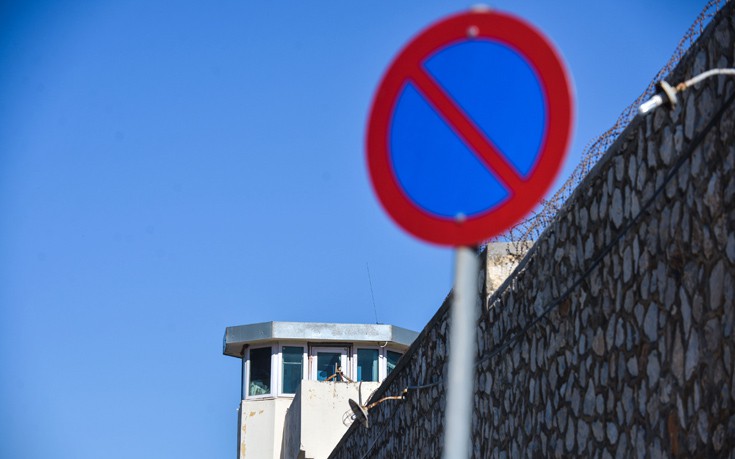 Τι απαντά η εταιρεία που επιτηρεί τους κατηγορούμενους με «βραχιολάκι» για την απόδραση