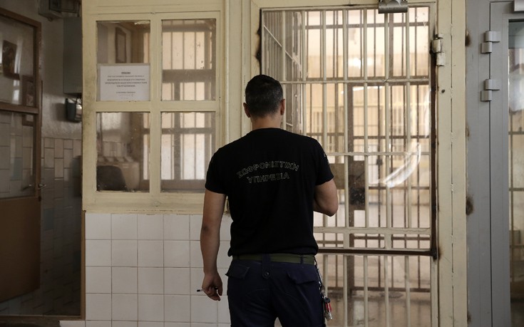 Νεκρός στις φυλακές ο άνδρας που δολοφόνησε τη σύντροφό του στο Περιστέρι