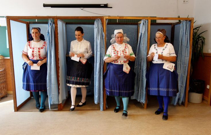 Η αποχή ακύρωσε το δημοψήφισμα στην Ουγγαρία