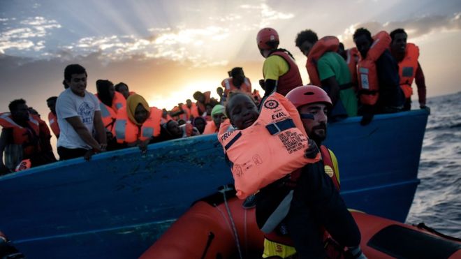 Διασώθηκαν έξι χιλιάδες μετανάστες μέσα σε μια μέρα στα ανοιχτά της Λιβύης