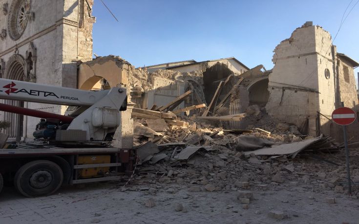 Φωτογραφίες και βίντεο από τον σεισμό στην Ιταλία