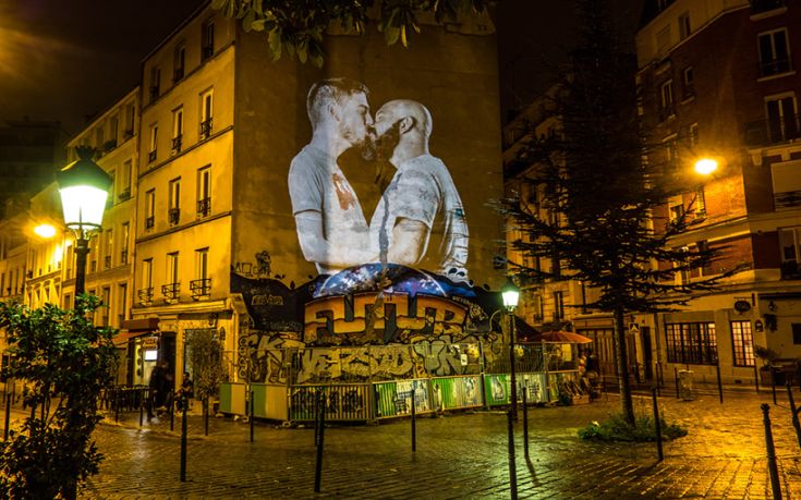 julien-nonnon-digital-street-art-paris-couples-kissing-designboom-06 julien-nonnon-digital-street-art-paris-couples-kissing-designboom-06