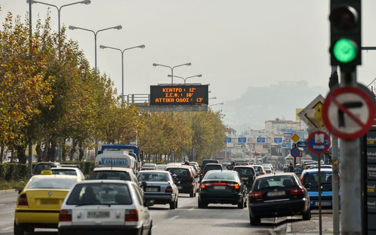 Πόσες ώρες την εβδομάδα περνούν κατά μέσο όρο οι Έλληνες στον δρόμο