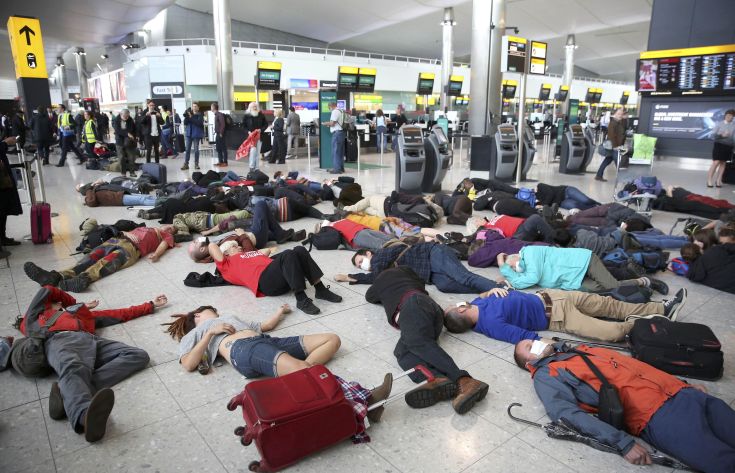 Γέμισε με «πτώματα» το αεροδρόμιο Χίθροου