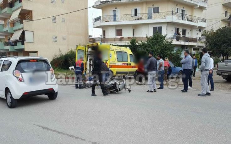 Ηλικιωμένη παραβίασε το STOP και συγκρούστηκε με μηχανάκι